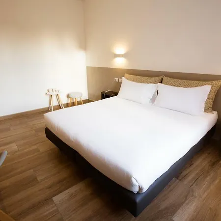 Sarzana's Guest house *